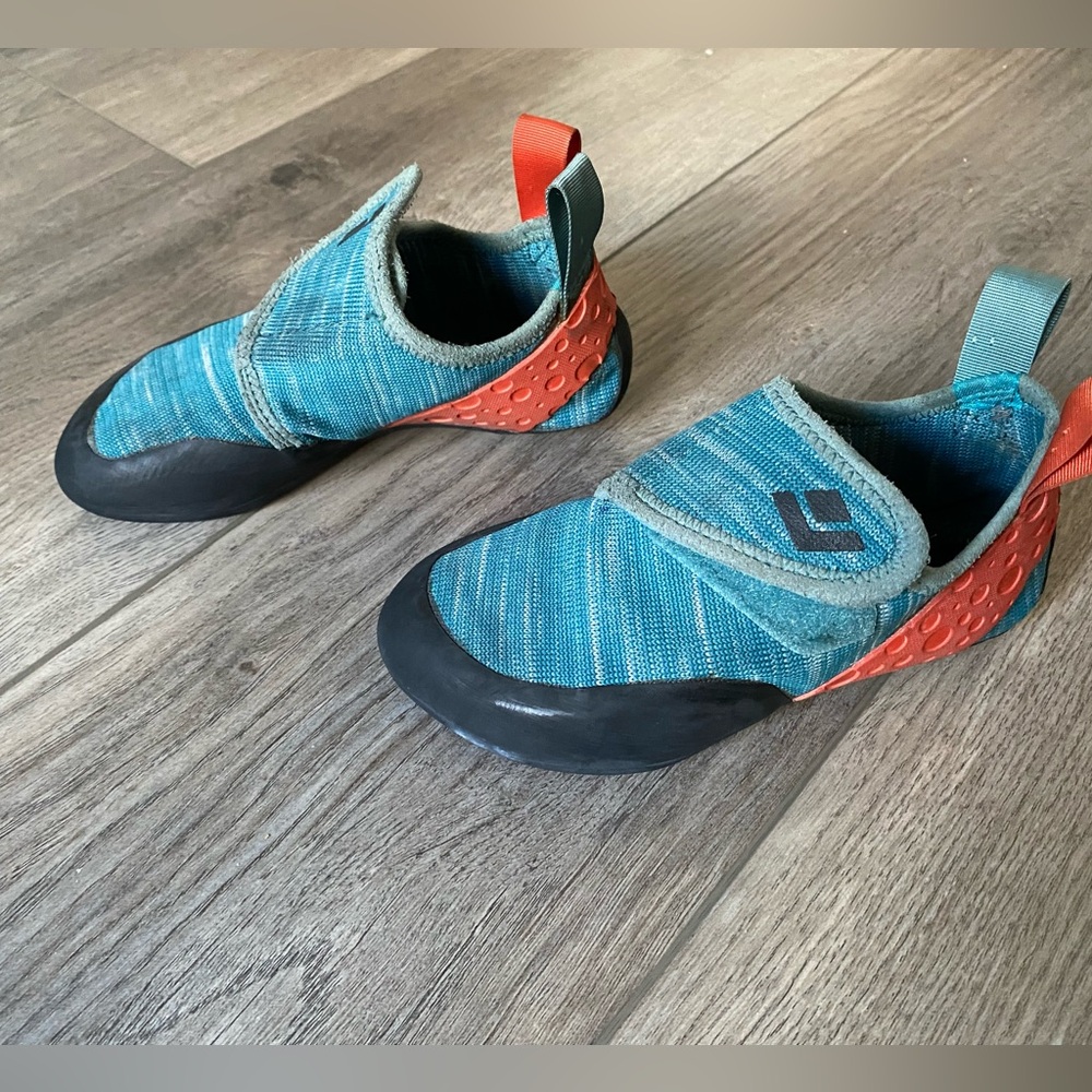 Kids climbing shoes